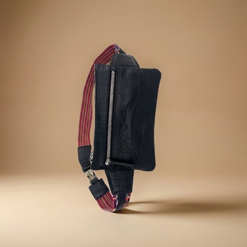 375_NOIR_face_avant_Croco_STRAPE_ARTISANALE_1_marketing_20260619_155812.jpg